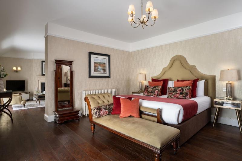 Suite with Garden View image 1
