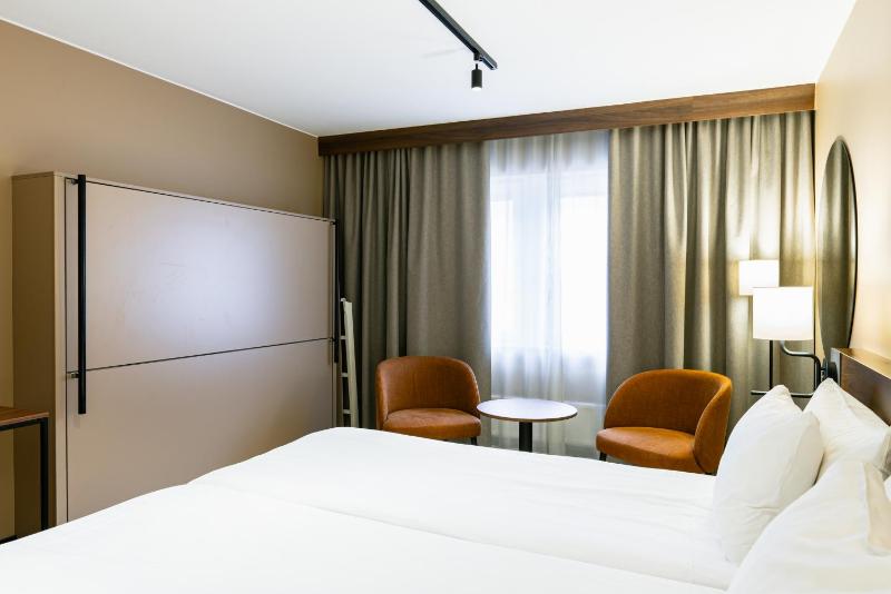 Classic Family Room image 4