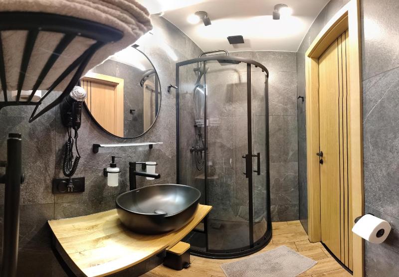 Triple Room with Bathroom image 3