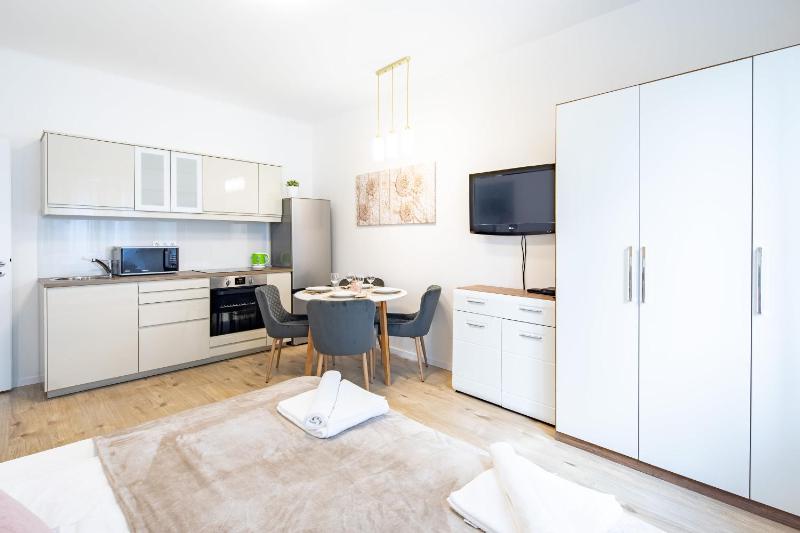 Central - Cozy - New - image 8