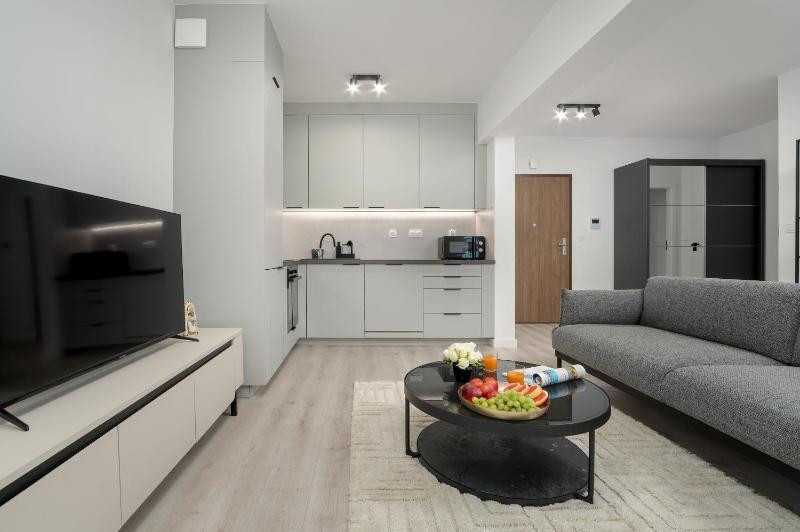 Funkcjonalny Apartament Smart TV & WiFi by Noclegi Renters - image 14