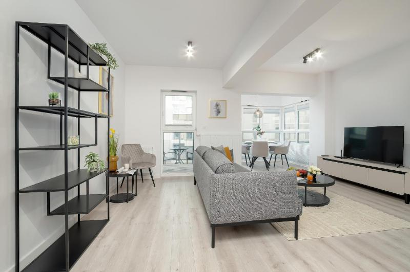 Funkcjonalny Apartament Smart TV & WiFi by Noclegi Renters - image 12