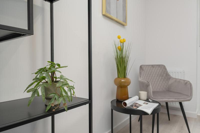 Funkcjonalny Apartament Smart TV & WiFi by Noclegi Renters - image 13