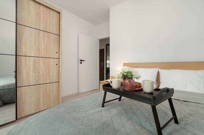 Funkcjonalny Apartament Smart TV & WiFi by Noclegi Renters - image 18