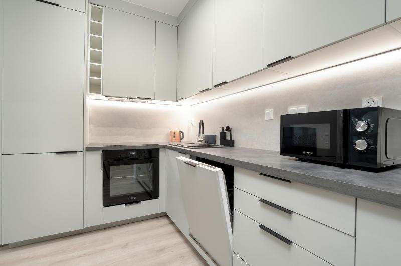Funkcjonalny Apartament Smart TV & WiFi by Noclegi Renters - image 19