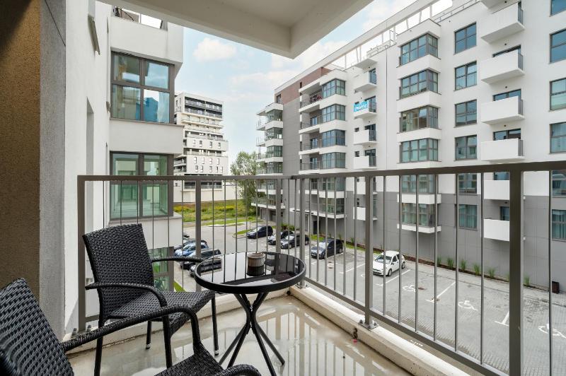 Funkcjonalny Apartament Smart TV & WiFi by Noclegi Renters - image 9