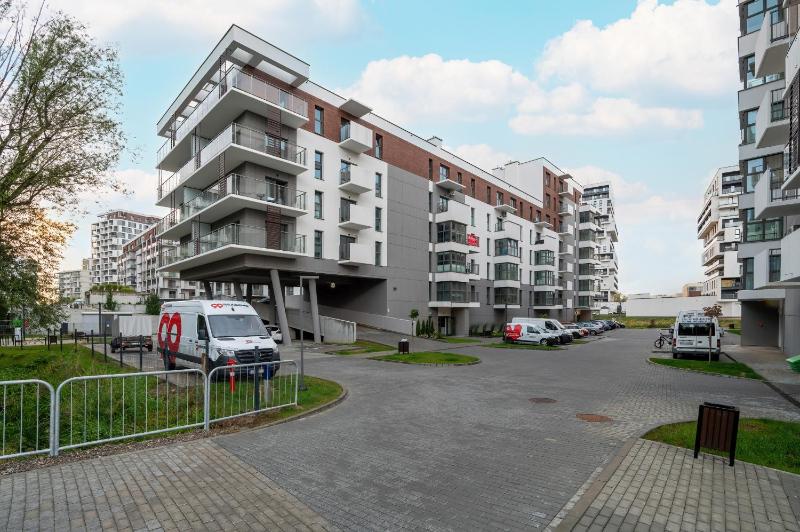 Funkcjonalny Apartament Smart TV & WiFi by Noclegi Renters - image 2