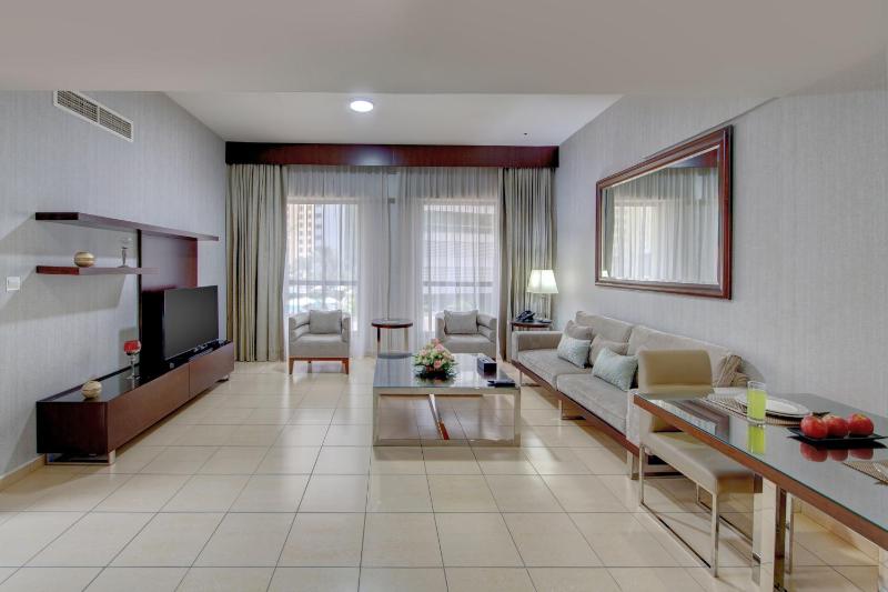 Deluxe One-Bedroom Apartment image 3