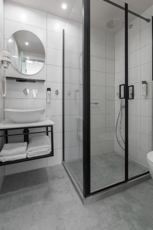 Double or Twin Room with Balcony image 2