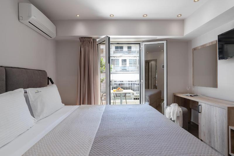 Double or Twin Room with Balcony image 4