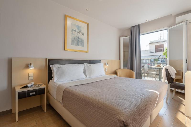 Double Room with Balcony and Sea View image 4