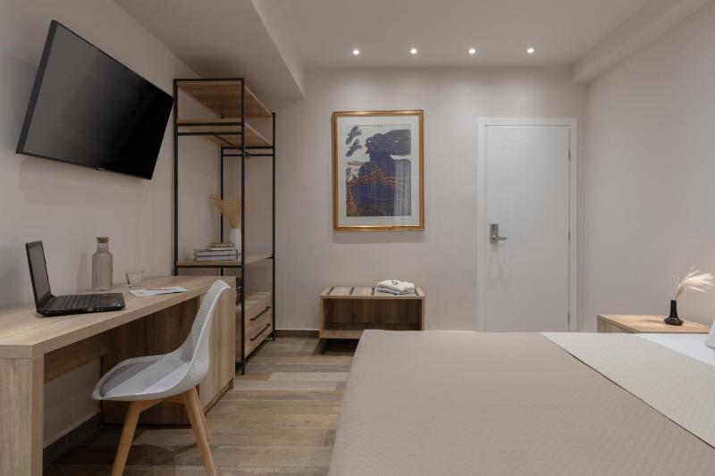 Double or Twin Room image 4
