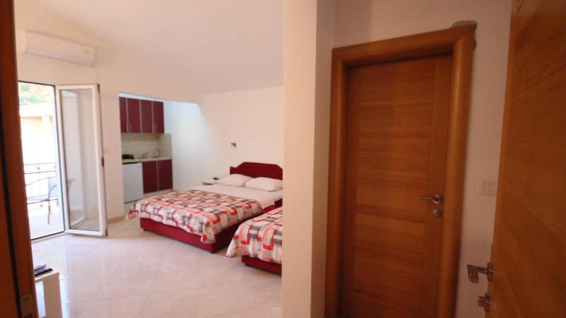 Studio Apartment image 3