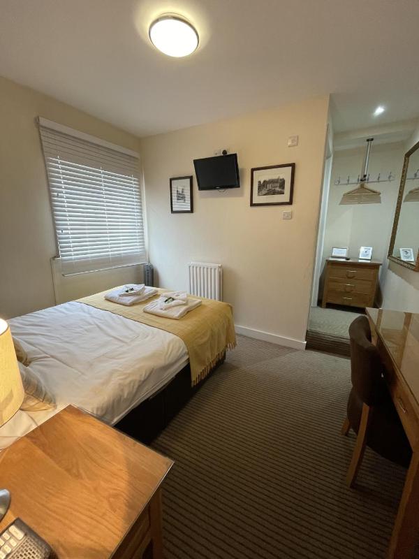 Double Room with Private Bathroom image 2