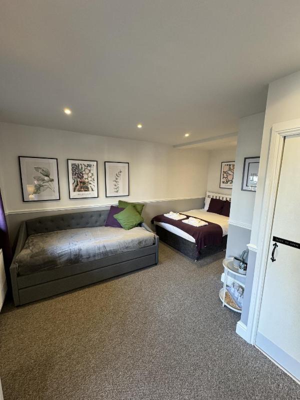 Quadruple Room with Shower image 1