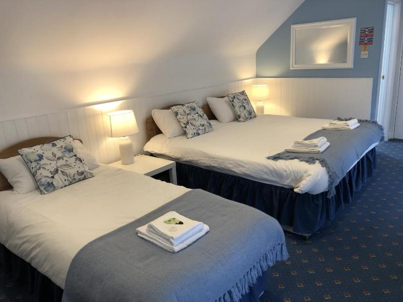 Triple Room with Shower image 1