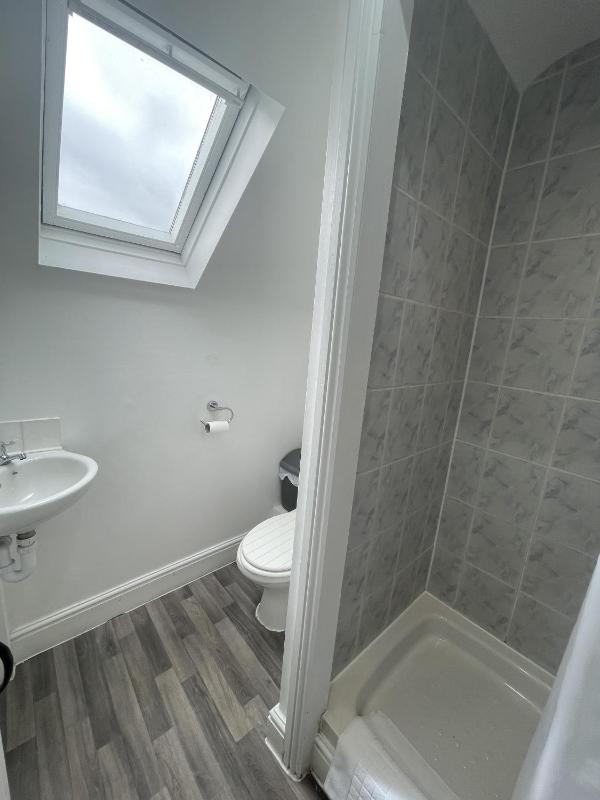 Triple Room with Shower image 3