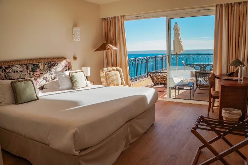 Deluxe Double Room with Full Sea View image 3