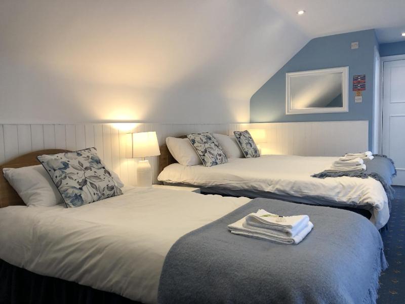 Triple Room with Shower image 2