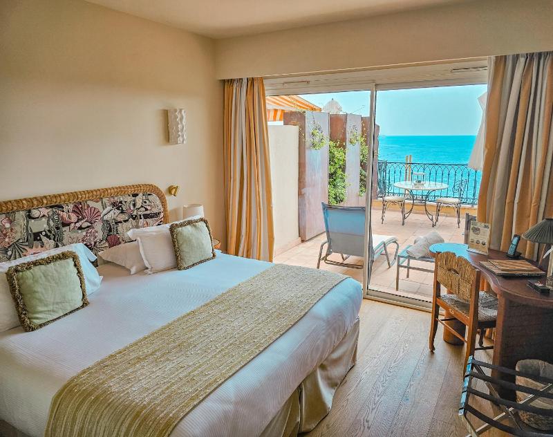Deluxe Double Room with Full Sea View image 4