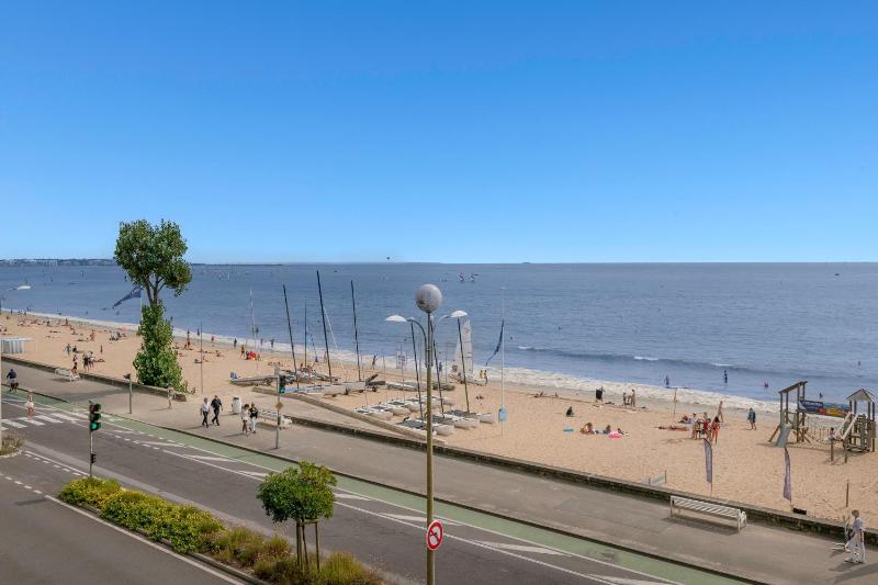 Séjour vue mer pour 4 - 20m plage de la Baule - image 13