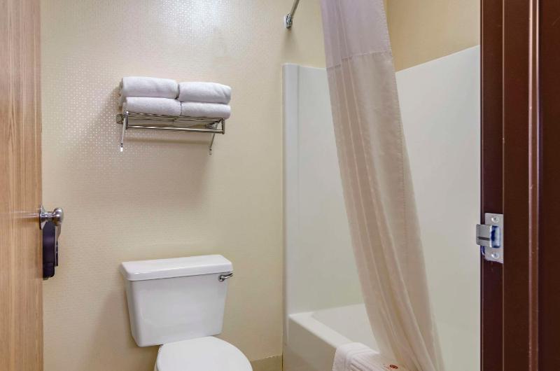 Queen Suite with Two Queen Beds - Non-Smoking image 3