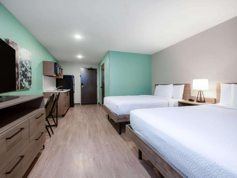 Suite with Two Queen Beds - Non-Smoking image 4