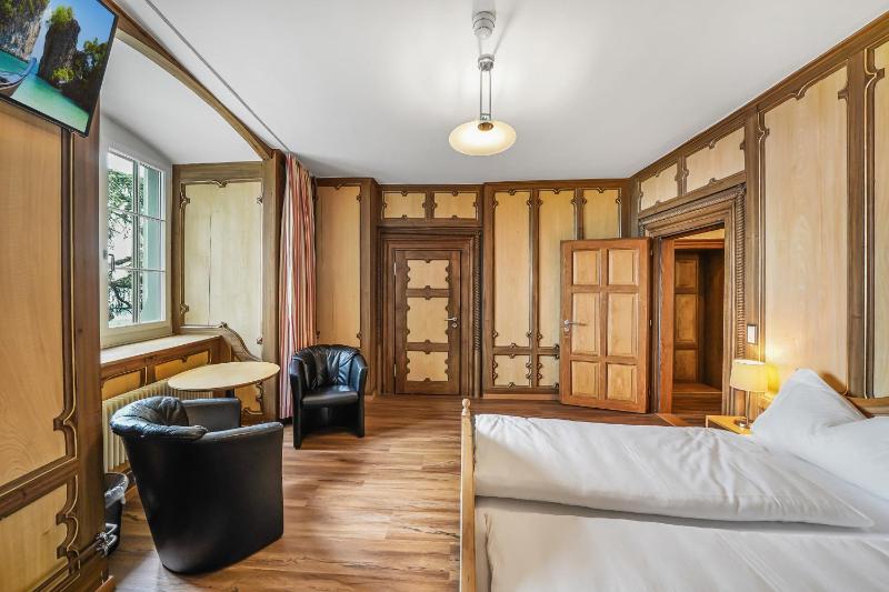 Deluxe Double or Twin Room with Lake View image 3