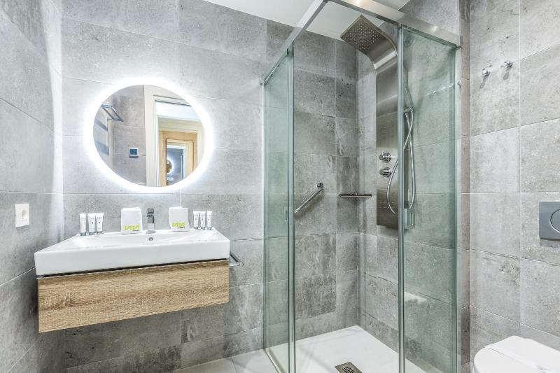 ViVi Homes - Las Palmas Pool Sauna Gym & Beach - image 19