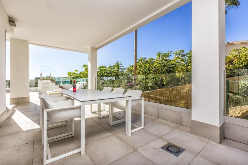 ViVi Homes - Las Palmas Pool Sauna Gym & Beach - image 35