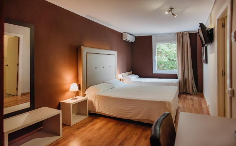 Superior Triple Room image 1