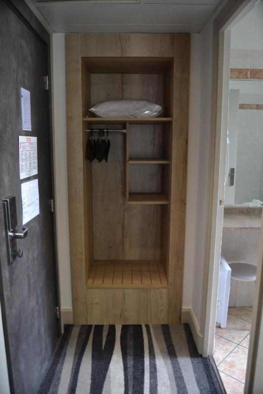 2 Single Beds image 3