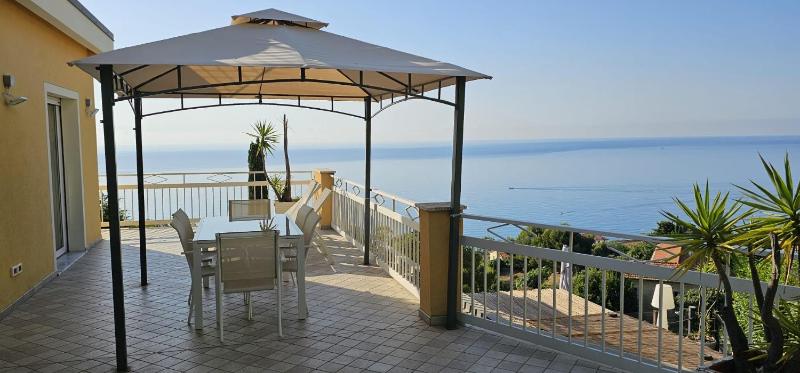 La conchiglia vista mare Images