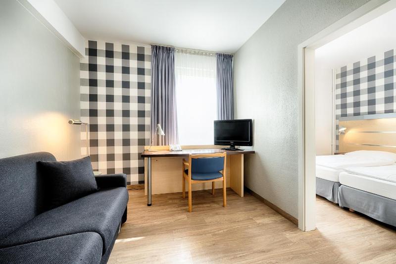 Large Double or Twin Room image 4