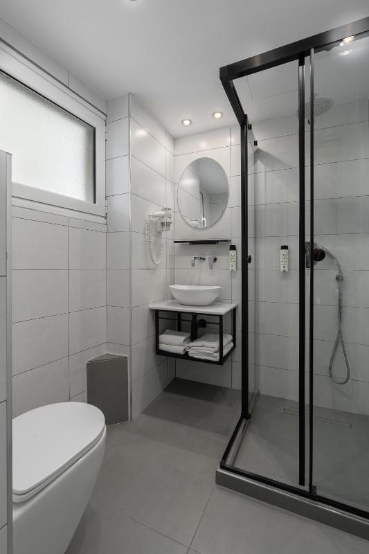 Economy Double or Twin Room image 3