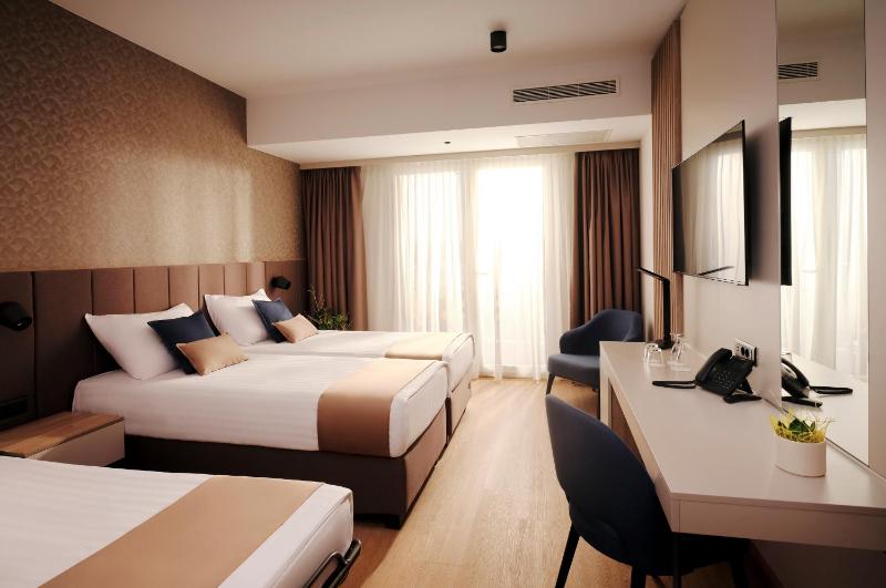 Family Room (2 Adults + 1 Child) with Balcony image 3