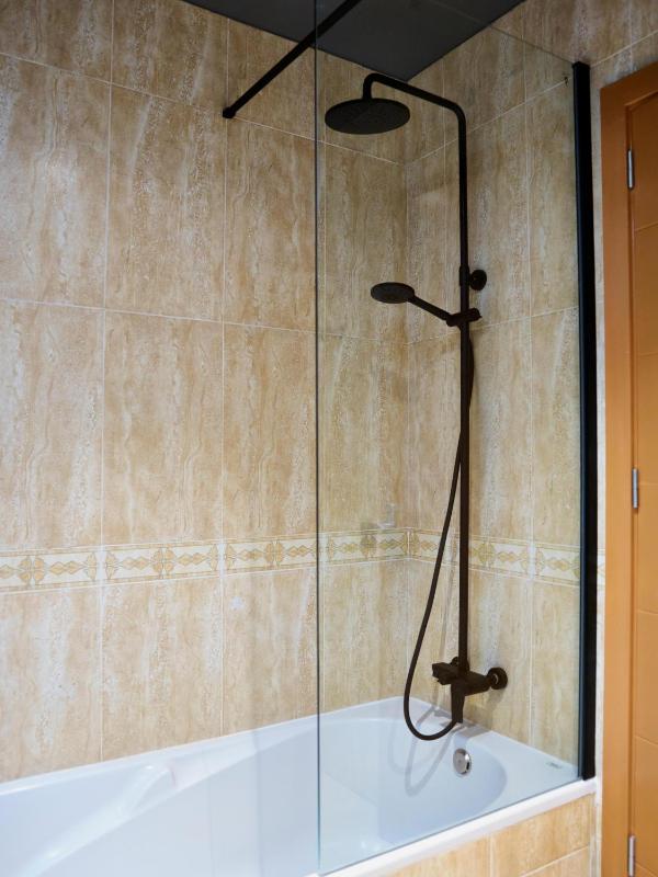 Standard Twin Room (2 adults) image 1