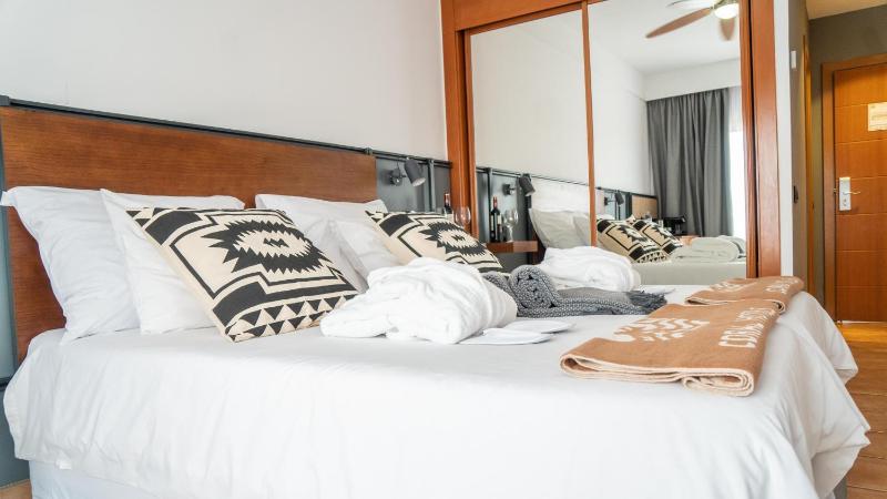 Premium Double Room with Pool View (2 Adults) image 3