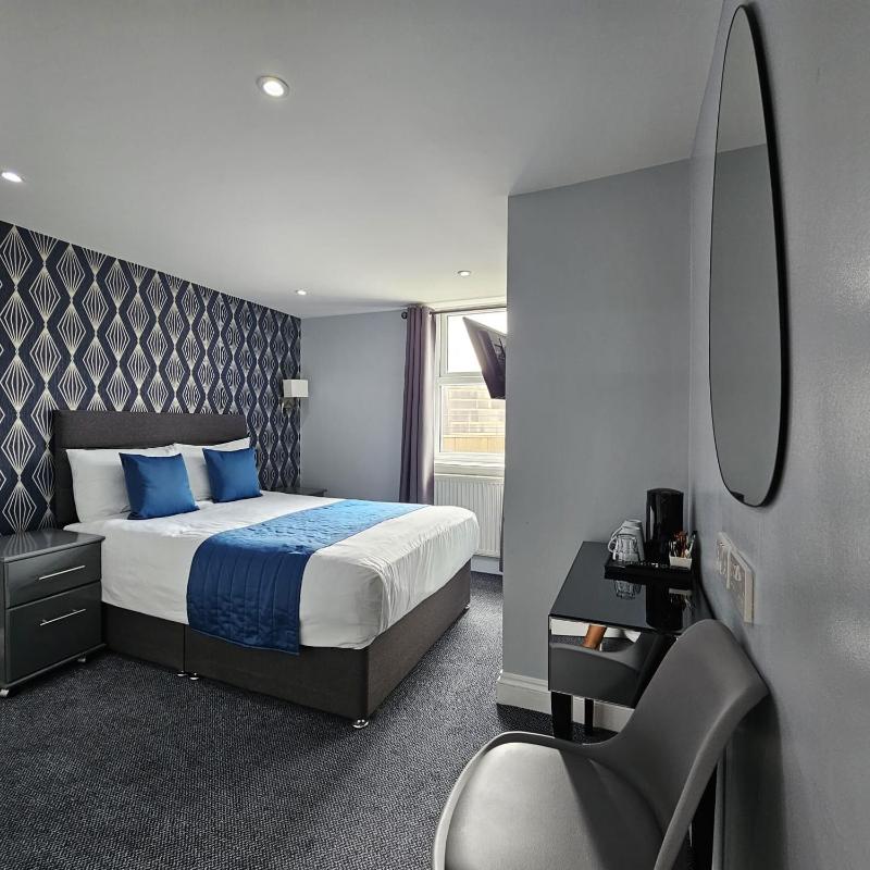 Double Room Ensuite image 4