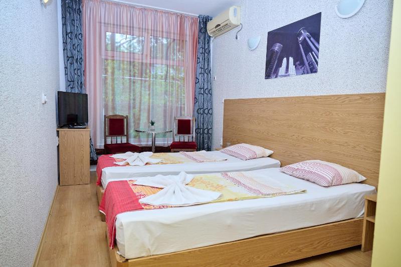 Twin Room image 3