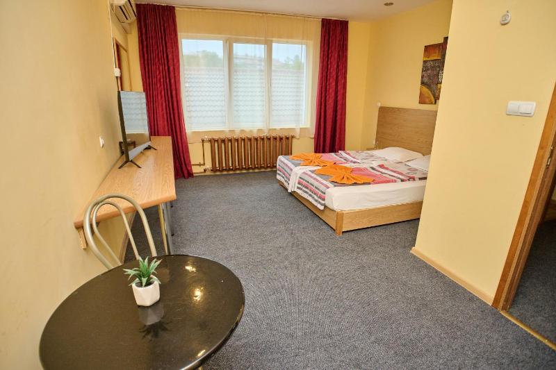 Double Room image 4
