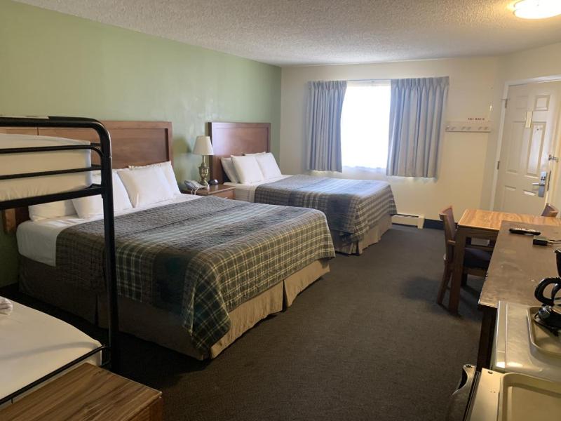 Quadruple Room image 2