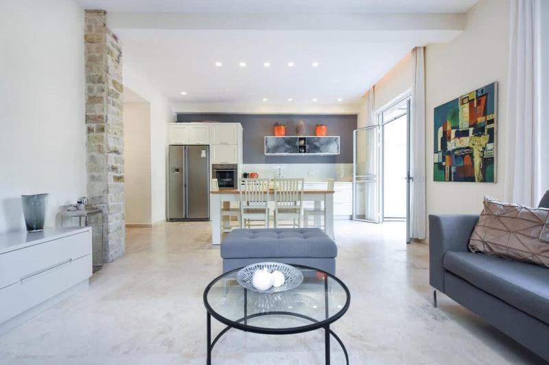 Bright 2BR w balcony on Shlomo Hameleh by HolyGuest - image 15