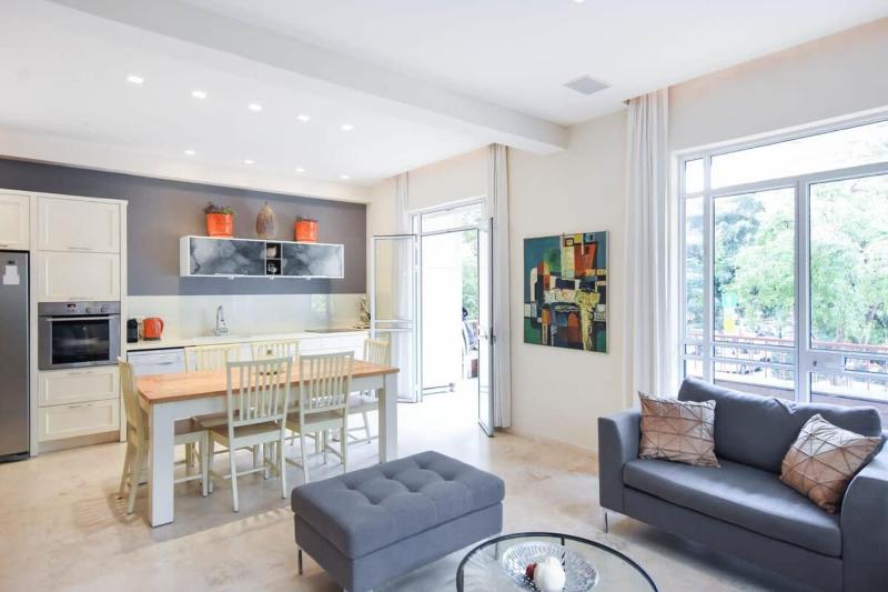 Bright 2BR w balcony on Shlomo Hameleh by HolyGuest - image 4