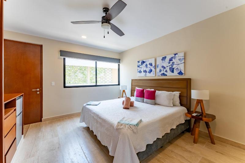 Luxury Apt Gym Jacuzzi WIFI Starlink - image 46