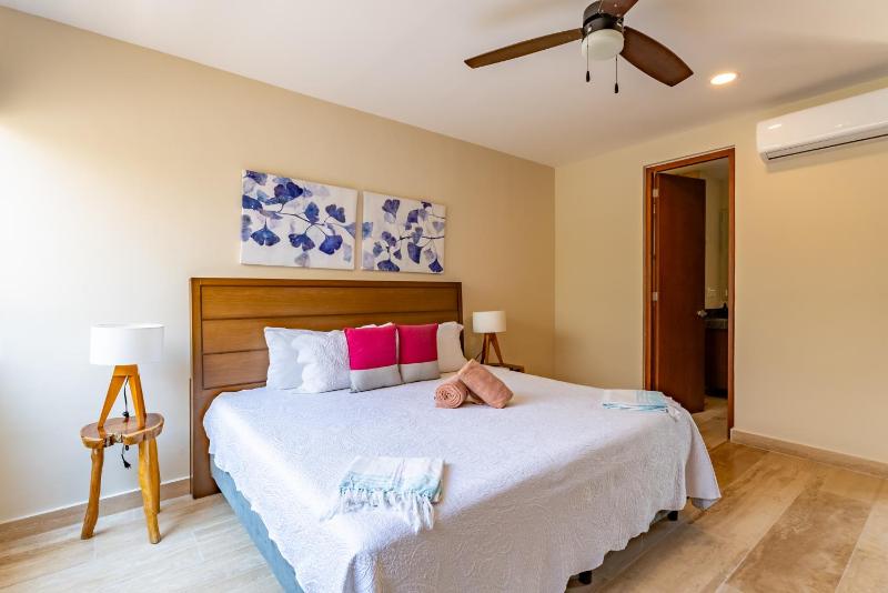 Luxury Apt Gym Jacuzzi WIFI Starlink - image 27