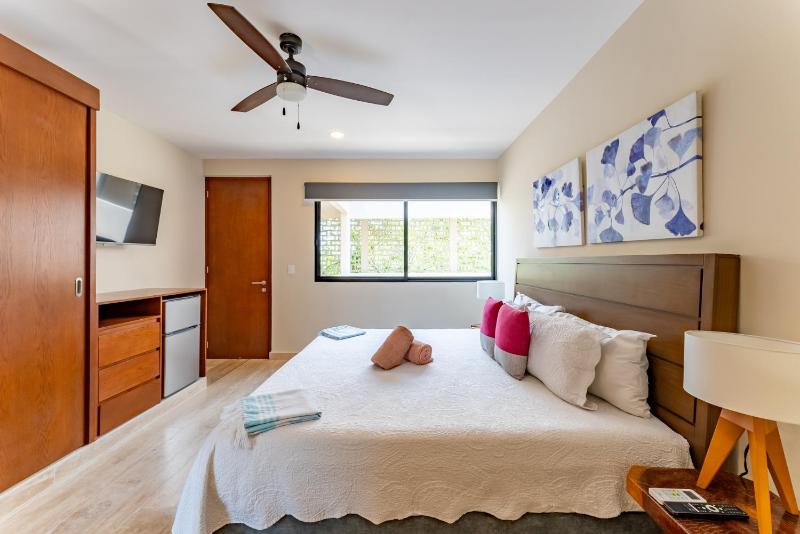 Luxury Apt Gym Jacuzzi WIFI Starlink - image 24