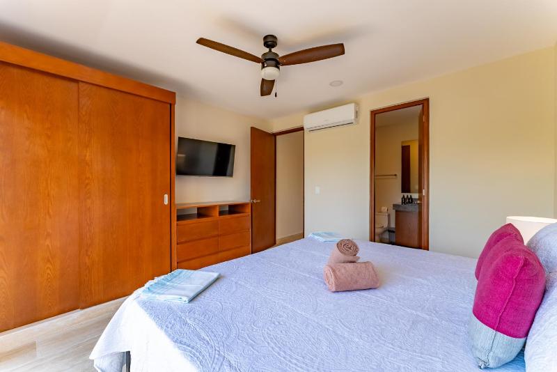 Luxury Apt Gym Jacuzzi WIFI Starlink - image 40