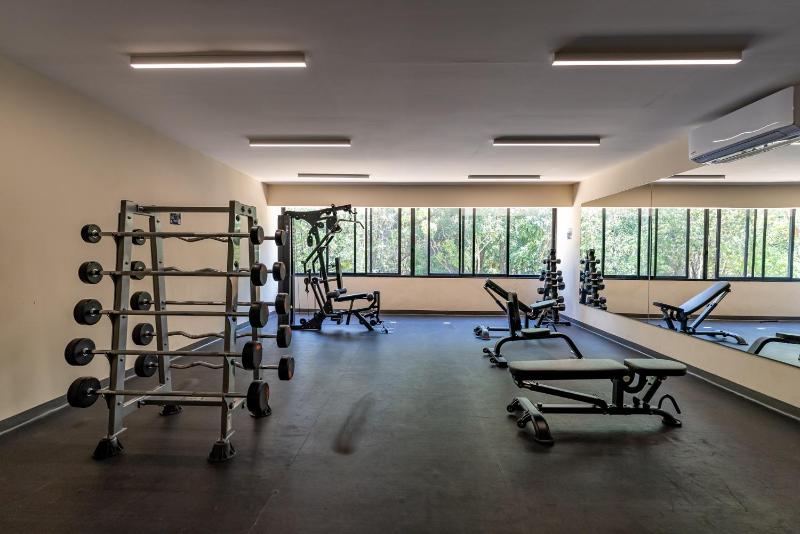 Luxury Apt Gym Jacuzzi WIFI Starlink - image 34