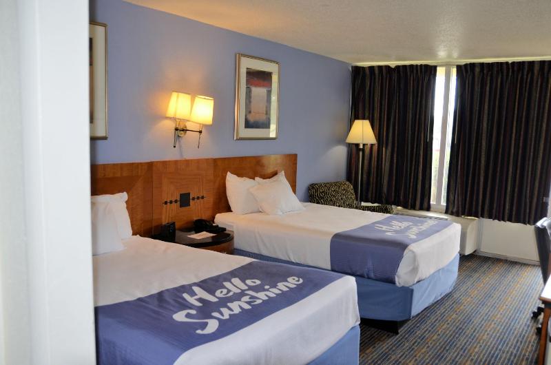 NDD1 Deluxe Double Room with Two Double Beds - Non-Smoking image 3